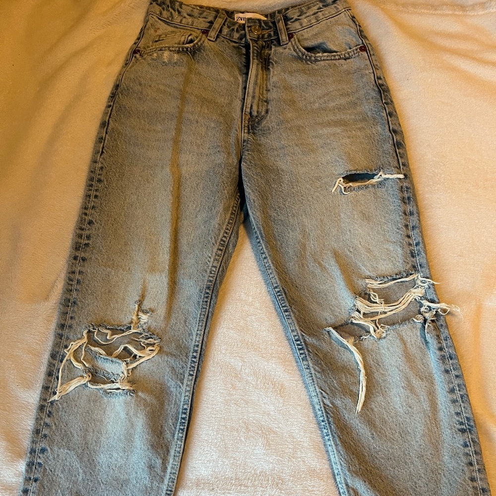 ZARA LIGHT BLUE DISTRESSED JEANS, 2